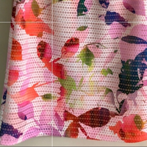 𝗧𝗿𝗶𝗻𝗮 𝗧𝘂𝗿𝗸 𝗙𝗹𝗼𝗿𝗮𝗹 𝗗𝗿𝗲𝘀𝘀 - Picture 2 of 3